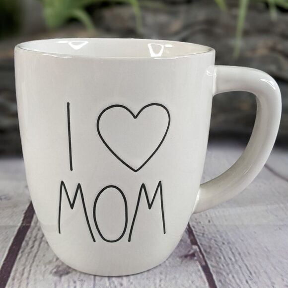 Rae Dunn I ❤️ MOM Ceramic Mug -NWOT - Picture 1 of 5
